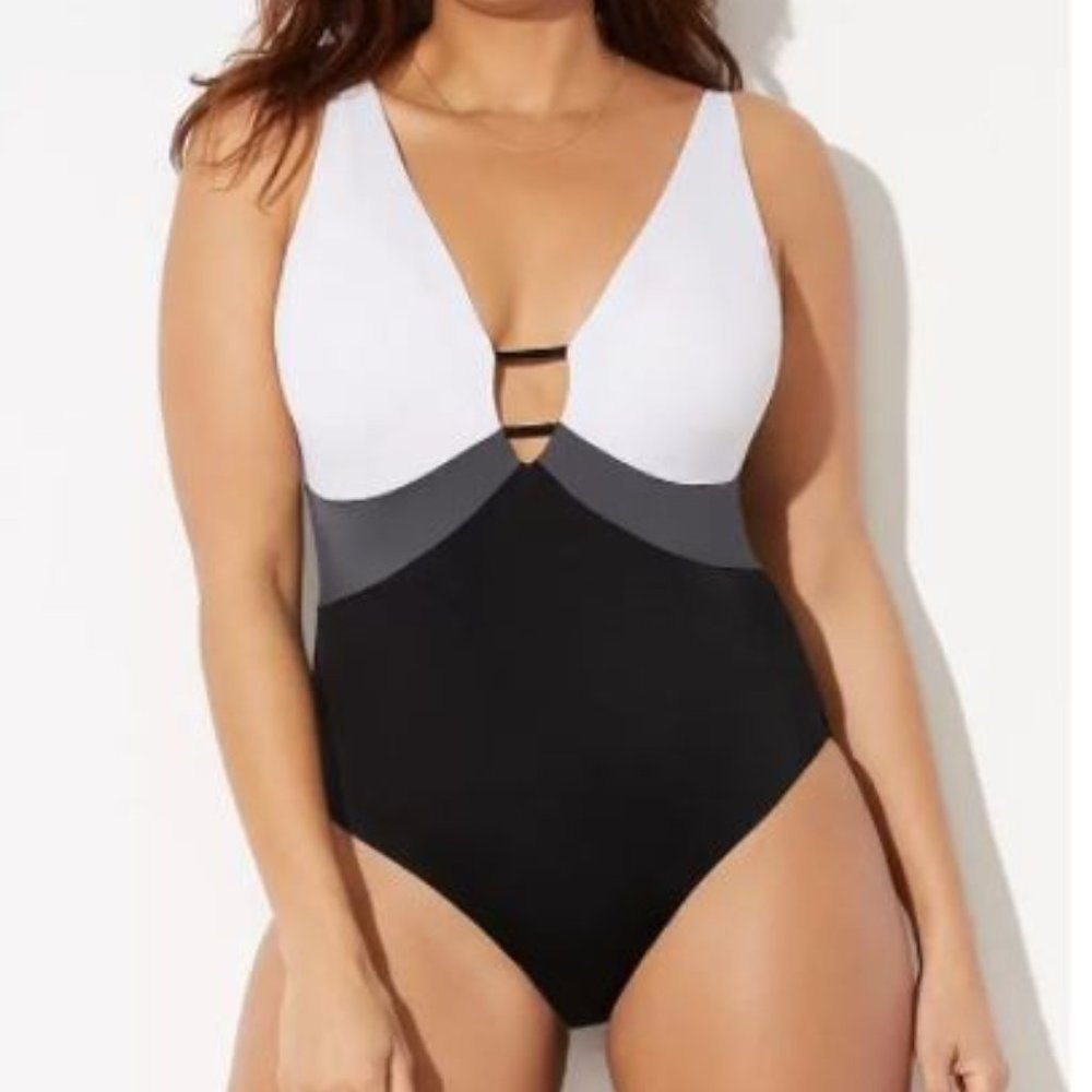BRAND NEW V-NECK ONE PIECE SWIMSUIT - Size 18